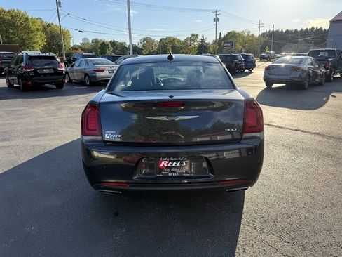 Used 2016 Chrysler 300 S image 9