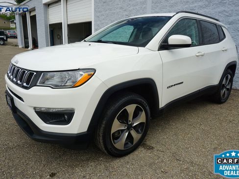 Used 2018 Jeep Compass Latitude w/ Popular Equipment Group AWD/4WD image 3