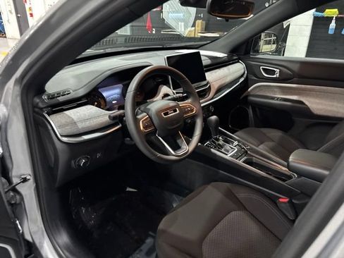 Used 2024 Jeep Compass Sport AWD/4WD image 11