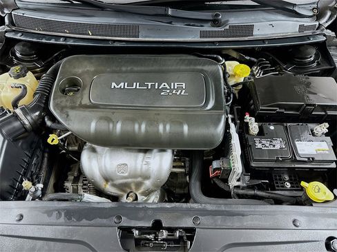 Used 2015 Chrysler 200 Limited image 27