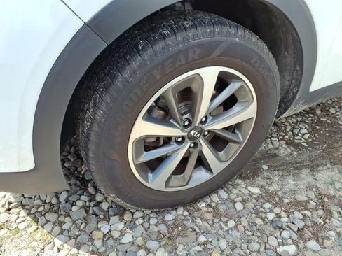 Used 2020 Kia Sorento LX image 4