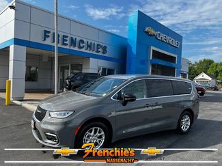 Used 2025 Chrysler Pacifica Select FWD video 1