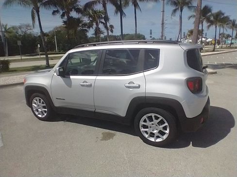 Used 2020 Jeep Renegade Latitude w/ Cold Weather Group image 3