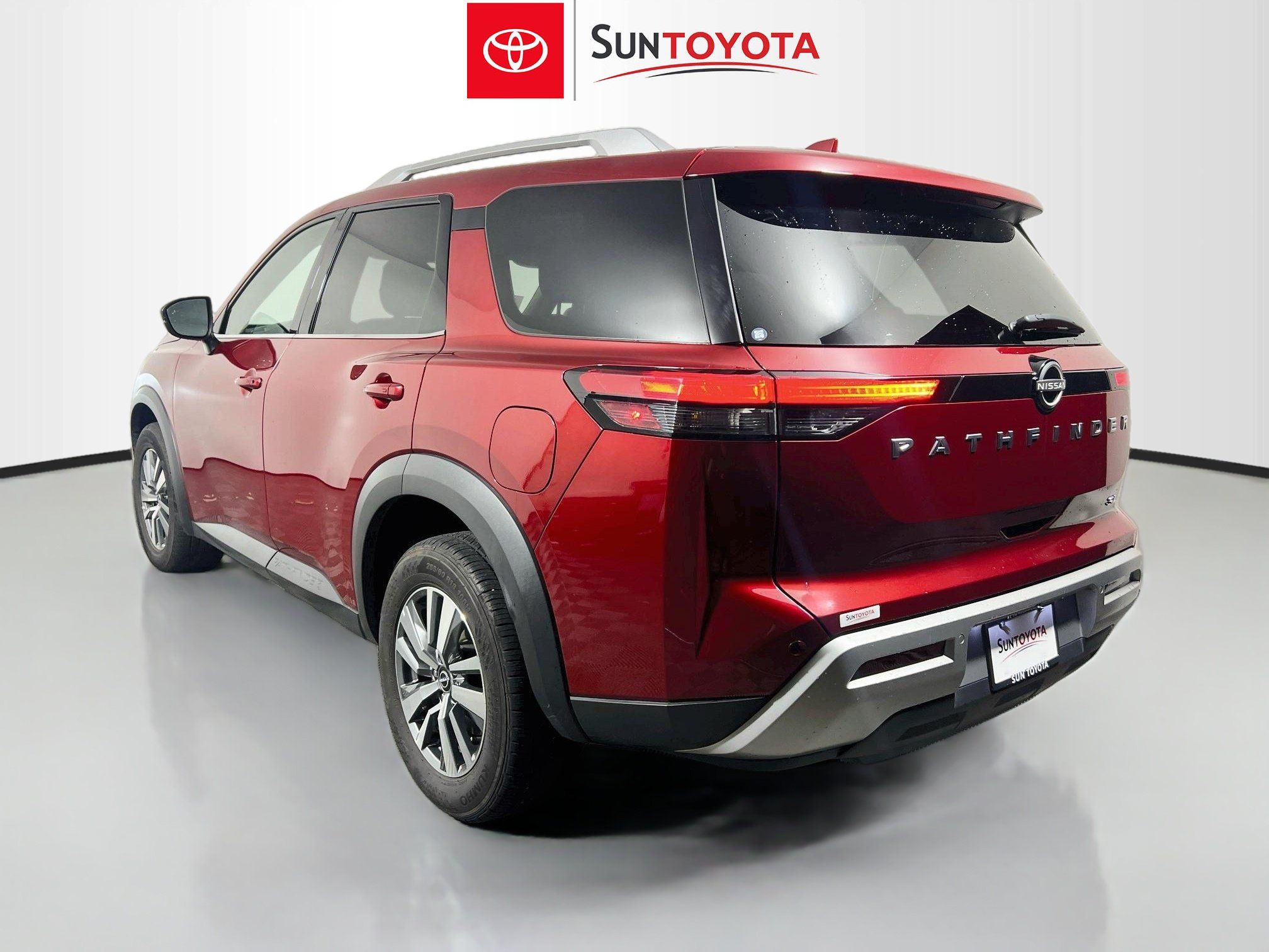Used 2025 Nissan Pathfinder SL FWD image 6