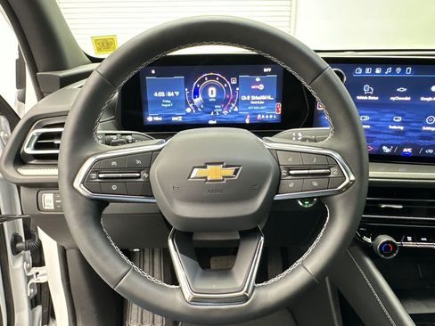 Used 2026 Chevrolet Traverse LT w/ Driver Confidence Package AWD/4WD image 11