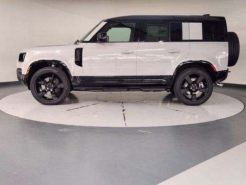 New 2026 Land Rover Defender 110 X-Dynamic SE AWD/4WD image 5