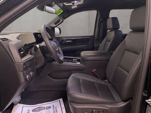 Used 2026 Chevrolet Suburban Z71 AWD/4WD image 7