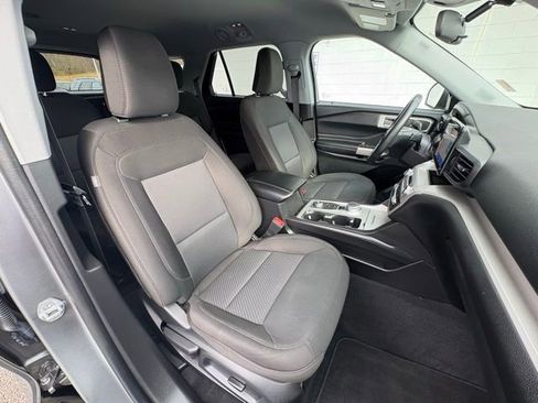 Used 2023 Ford Explorer XLT image 30