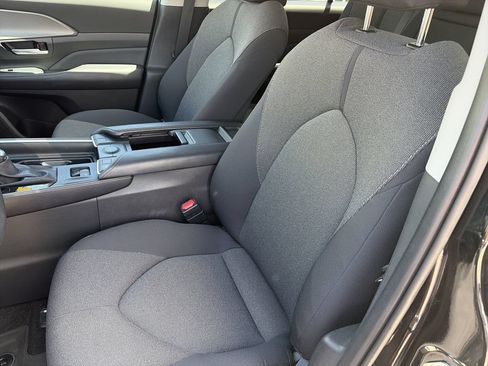 Used 2025 Toyota Grand Highlander FWD image 11