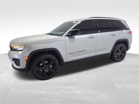 Certified 2023 Jeep Grand Cherokee Altitude AWD/4WD image 24