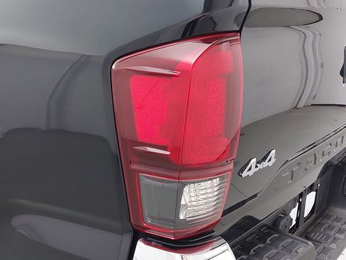 Used 2018 Toyota Tacoma SR5 image 34