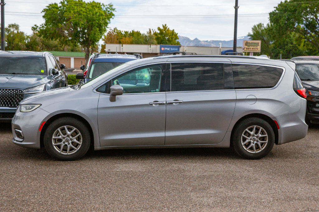 Used 2021 Chrysler Pacifica Touring-L FWD image 8