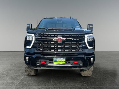 Used 2025 Chevrolet Silverado 2500 ZR2 w/ Technology Package AWD/4WD image 3