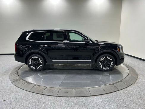 New 2025 Kia Telluride S image 4