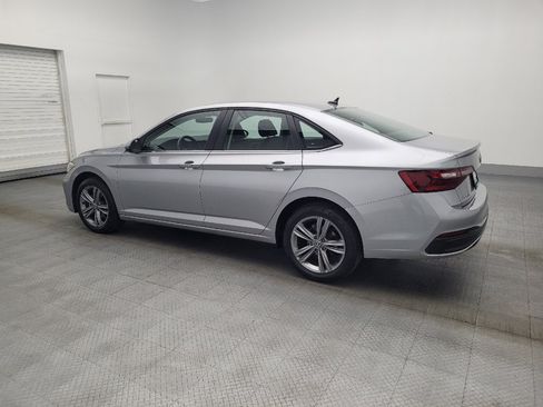 Used 2024 Volkswagen Jetta SE image 3