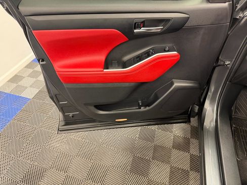 Used 2023 Toyota Highlander XSE image 5