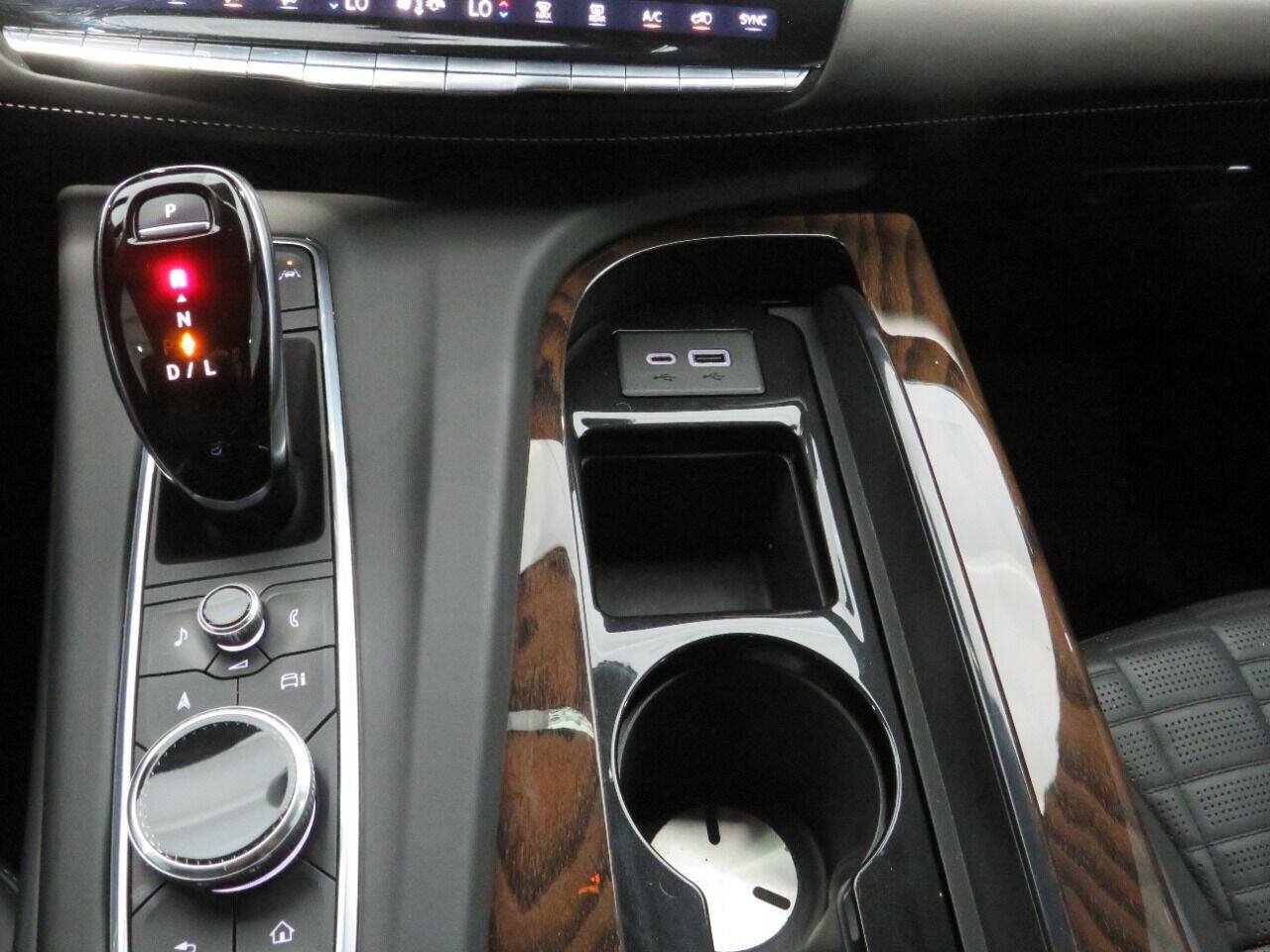Used 2021 Cadillac Escalade Sport Platinum w/ Heavy-Duty Trailer Package AWD/4WD image 29