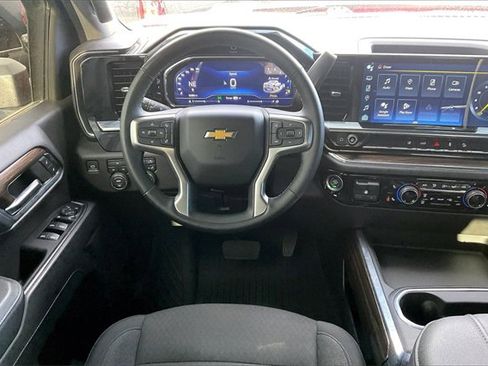 Used 2024 Chevrolet Silverado 2500 LT image 5