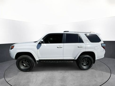 Used 2017 Toyota 4Runner TRD Off-Road AWD/4WD image 4