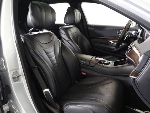 Used 2019 Mercedes-Benz S 560 4MATIC Sedan w/ AMG Line Exterior image 37