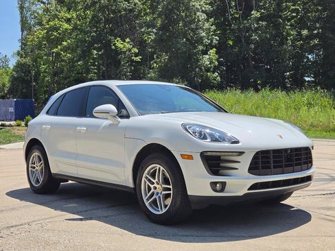 Used 2018 Porsche Macan w/ Premium Package Plus AWD/4WD image 7