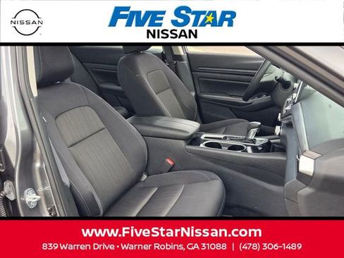 Used 2024 Nissan Altima 2.5 SV FWD image 17