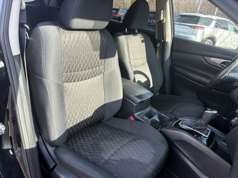 Used 2019 Nissan Rogue SV w/ Premium Package image 18