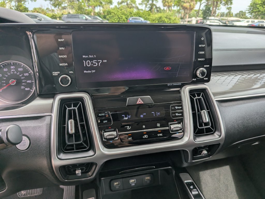 Used 2022 Kia Sorento S w/ Panoramic Sunroof Package FWD image 23