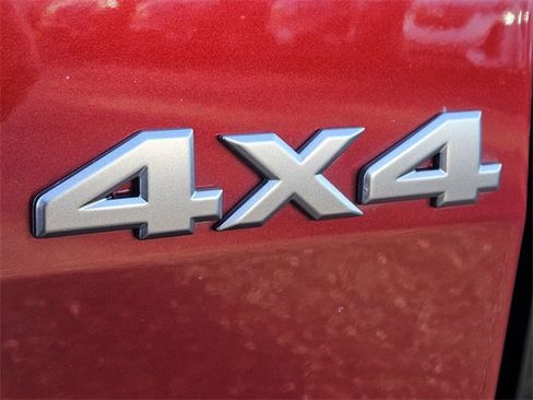 Used 2023 Nissan Frontier SV image 17