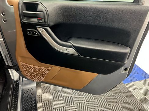 Used 2017 Jeep Wrangler Unlimited Sahara w/ Connectivity Group image 14