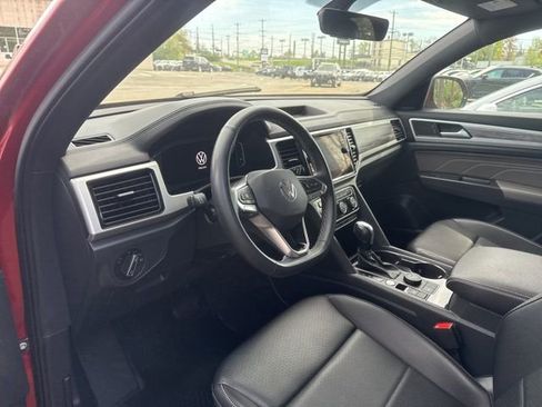 Used 2022 Volkswagen Atlas Cross Sport SE w/ Black Wheel Package AWD/4WD image 9