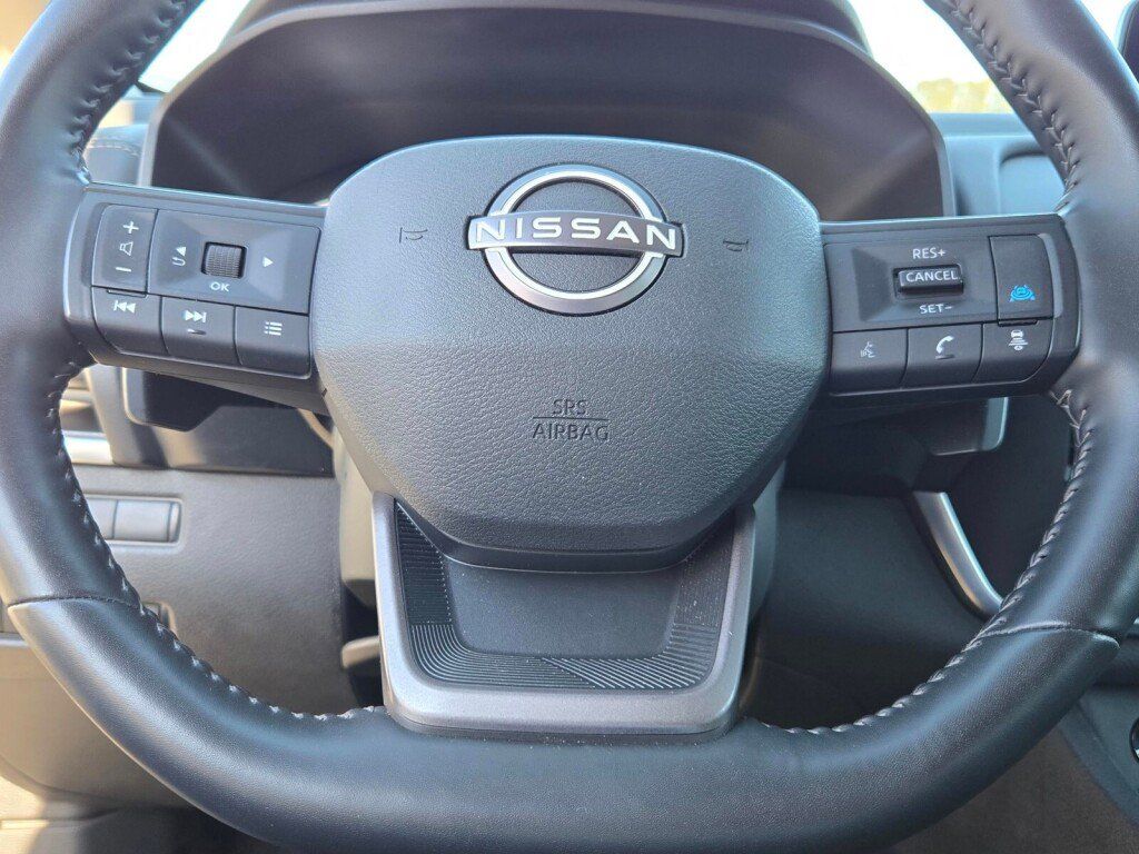 Used 2025 Nissan Rogue SV AWD/4WD image 12