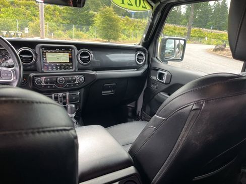 Used 2021 Jeep Wrangler Unlimited Sahara image 25