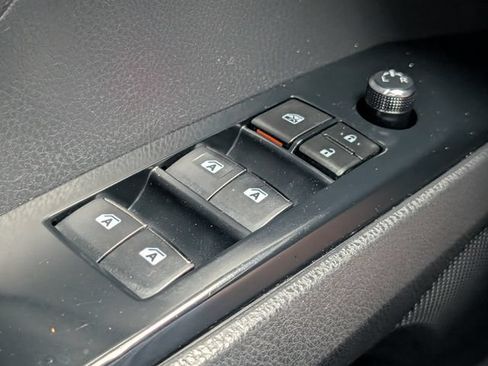 Used 2018 Toyota Camry XSE FWD image 21