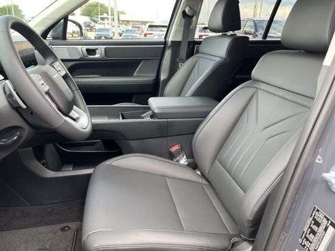 Used 2026 Hyundai Santa Fe SEL FWD image 9