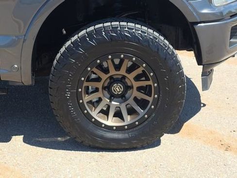 Used 2018 Ford F150 Platinum w/ Equipment Group 701A Luxury image 32