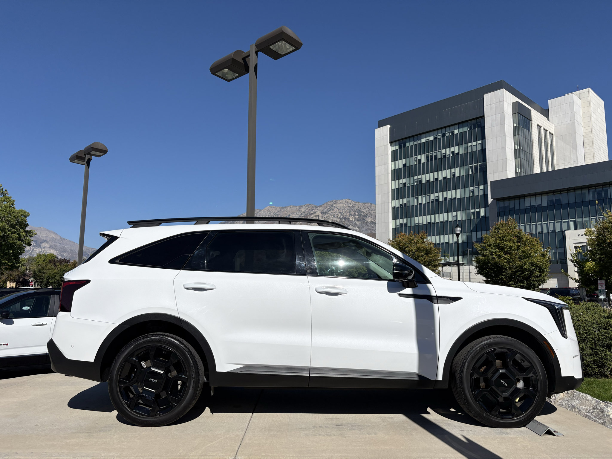 Used 2024 Kia Sorento SX AWD/4WD image 2
