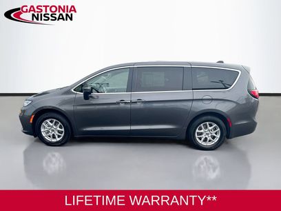 Used 2023 Chrysler Pacifica Touring-L