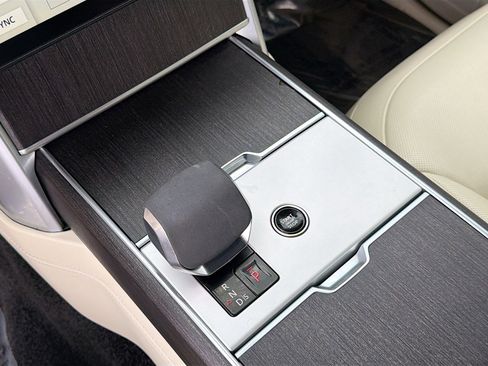 Used 2024 Land Rover Range Rover SE image 26