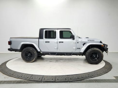 Used 2023 Jeep Gladiator Sport image 8