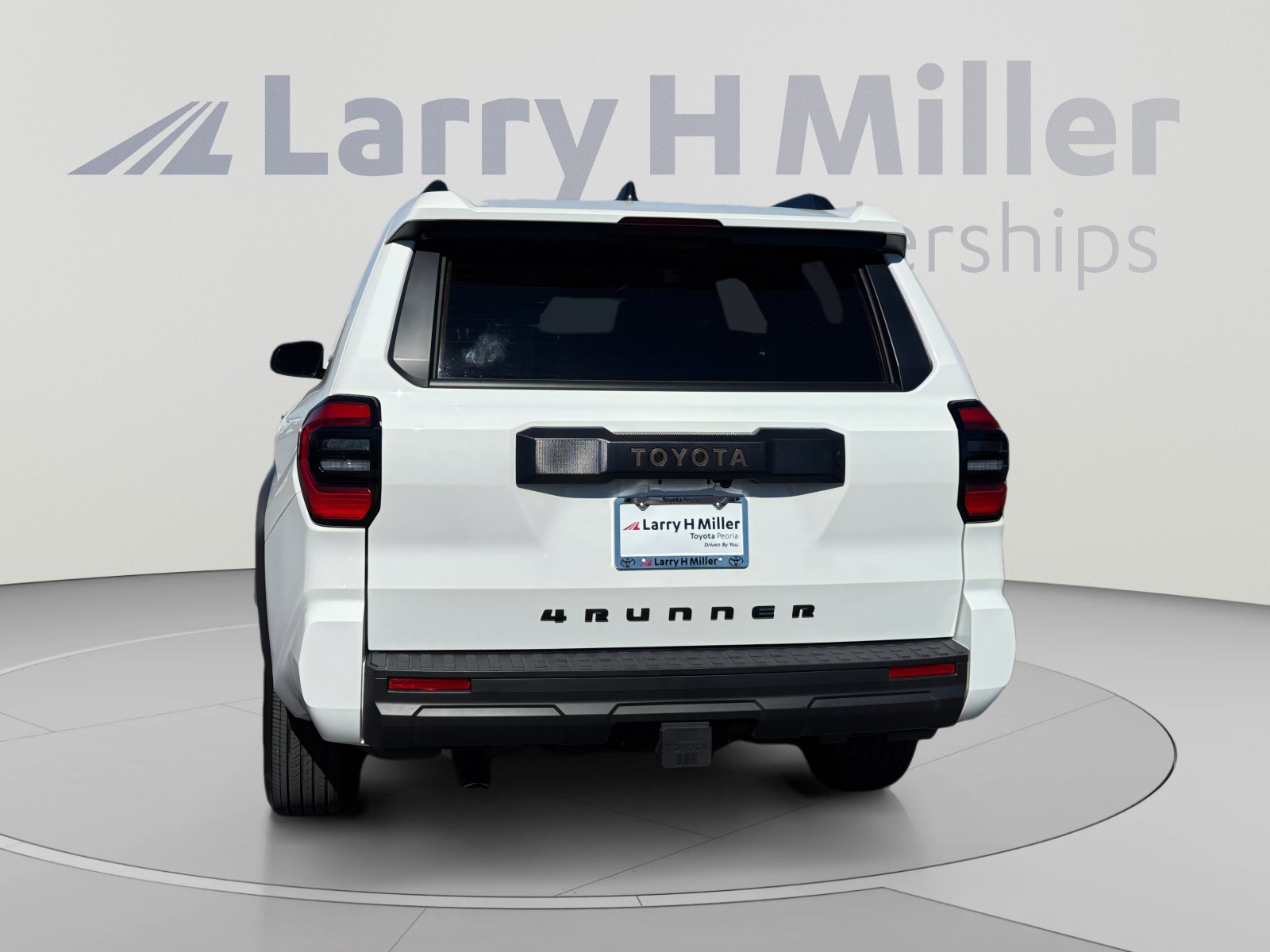 Certified 2025 Toyota 4Runner SR5 AWD/4WD image 4