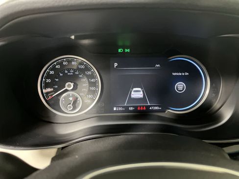 Used 2024 Genesis G70 2.5T image 17