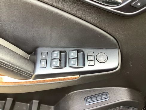 Used 2015 Chevrolet Suburban LTZ AWD/4WD image 32