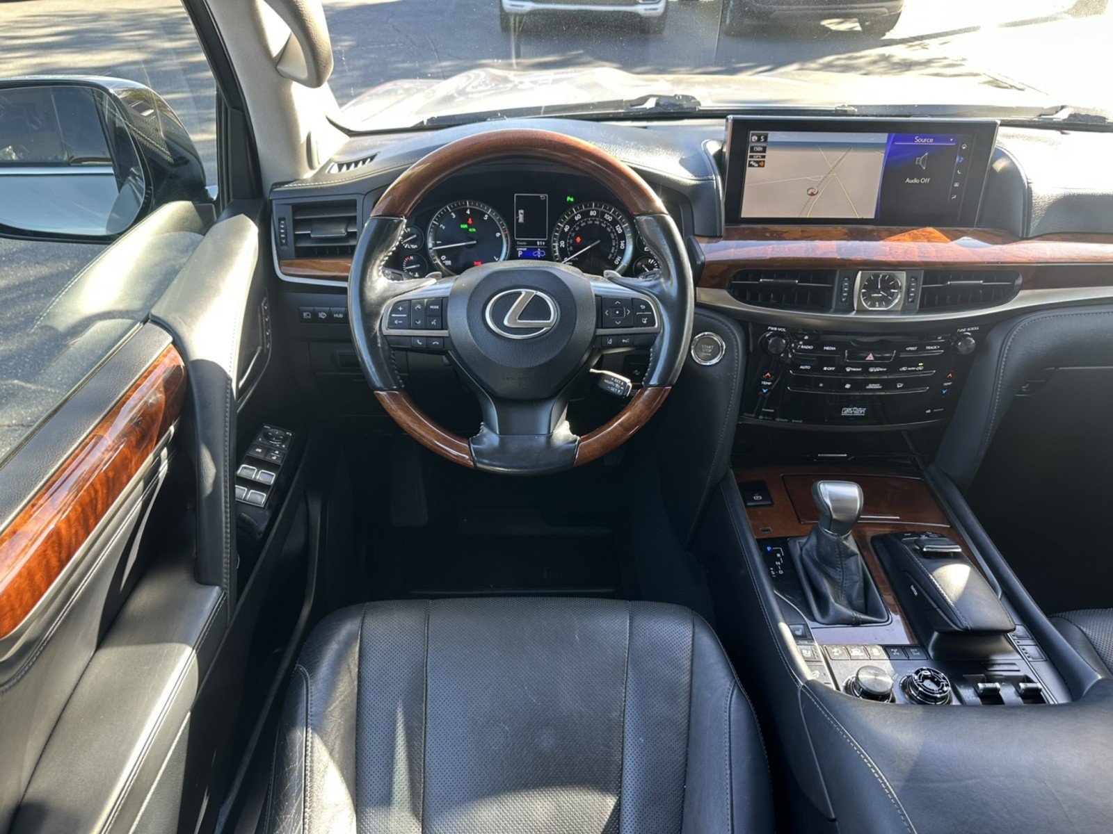 Used 2017 Lexus LX 570 4WD image 16