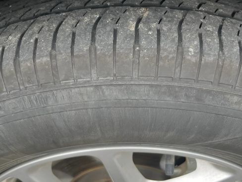 Used 2023 Chrysler Pacifica Touring-L FWD image 10