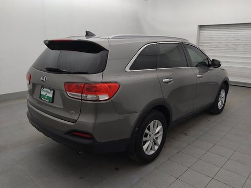 Used 2018 Kia Sorento LX image 9