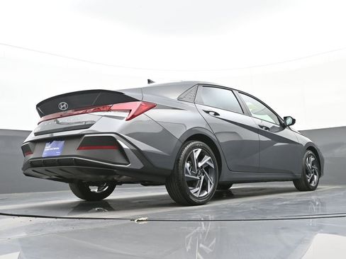 Certified 2025 Hyundai Elantra Sport image 53