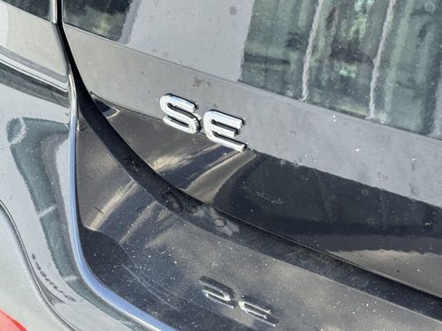 New 2025 Volkswagen Taos SE image 8