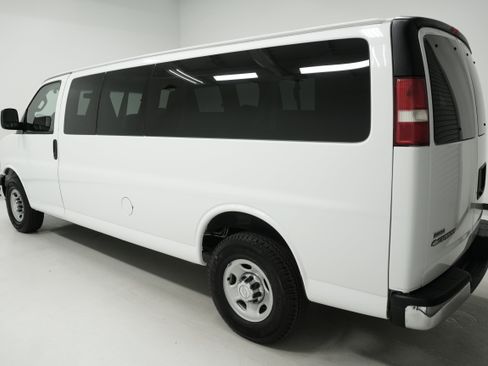Used 2017 Chevrolet Express 3500 LT w/ LT Preferred Equipment Group image 5