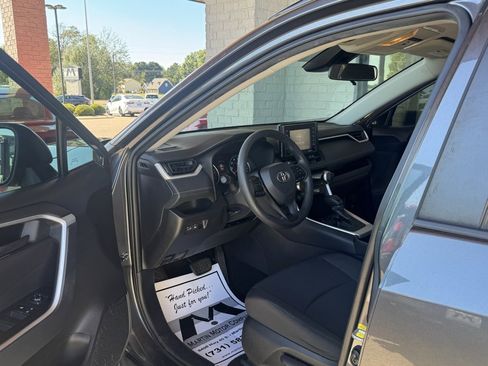 Used 2021 Toyota RAV4 LE image 20